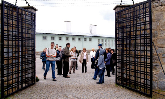 2009-05-16 Gedenkfahrt nach Mauthausen 2009
 09gedenk_P5161344.jpg