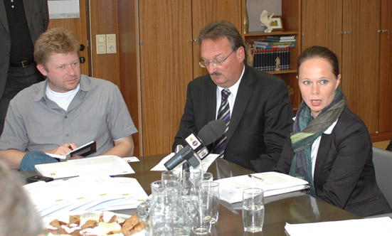 2009-10-09 Infoveranstaltung zum Projekt Rathausplatz
 09porrInfo_DSC_0010.jpg