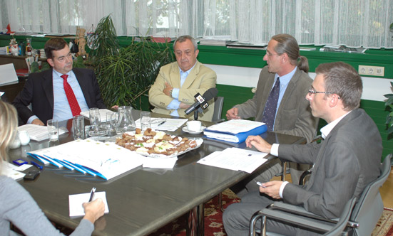 2009-10-09 Infoveranstaltung zum Projekt Rathausplatz
 09porrInfo_DSC_0013.jpg