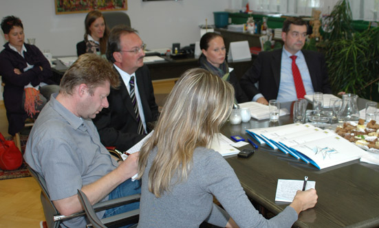 2009-10-09 Infoveranstaltung zum Projekt Rathausplatz
 09porrInfo_DSC_0014.jpg