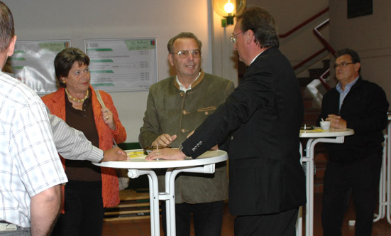 2009-10-09 Infoveranstaltung zum Projekt Rathausplatz
 09porrInfo_DSC_0048.jpg