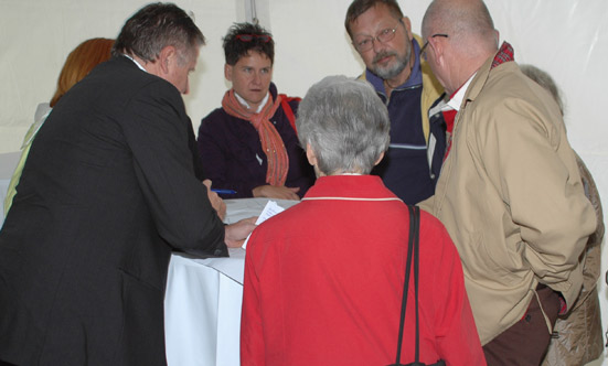 2009-10-09 Infoveranstaltung zum Projekt Rathausplatz
 09porrInfo_DSC_0051.jpg