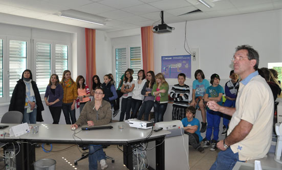 2012-03-28 Mittelschule in der Klranlage zu Besuch
 12MSklaeanlage_DSC_0003.jpg