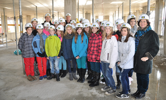 2013-01-09 Besuch der Baustelle Rathaus.Viertel
 13baustelle_gruppe_3c.jpg