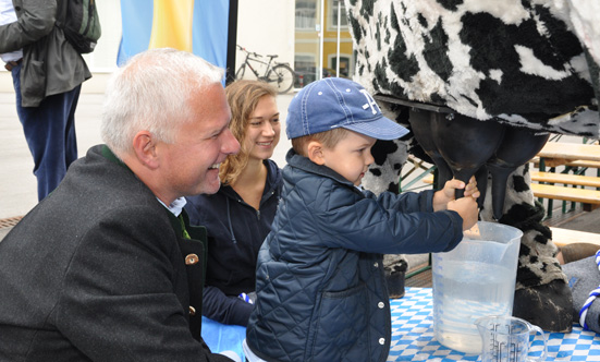 2015-09-26 Wies`n Fest zur Rathausplatz-Erffnung
 15WiesnGaudi_DSC_0169.jpg