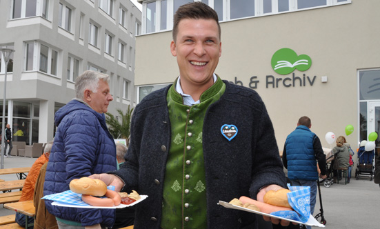 2015-09-26 Wies`n Fest zur Rathausplatz-Erffnung
 15WiesnGaudi_DSC_0206.jpg