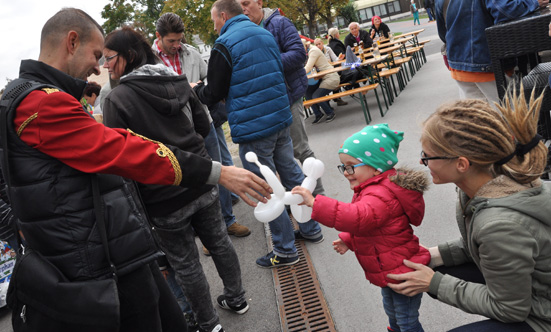 2015-09-26 Wies`n Fest zur Rathausplatz-Erffnung
 15WiesnGaudi_DSC_0219.jpg