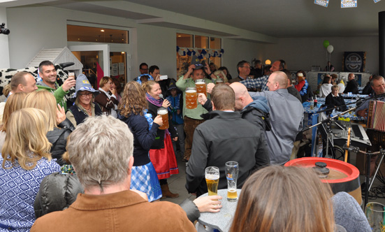 2015-09-26 Wies`n Fest zur Rathausplatz-Erffnung
 15WiesnGaudi_DSC_0272.jpg