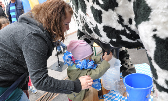 2015-09-26 Wies`n Fest zur Rathausplatz-Erffnung
 15WiesnGaudi_DSC_0358.jpg